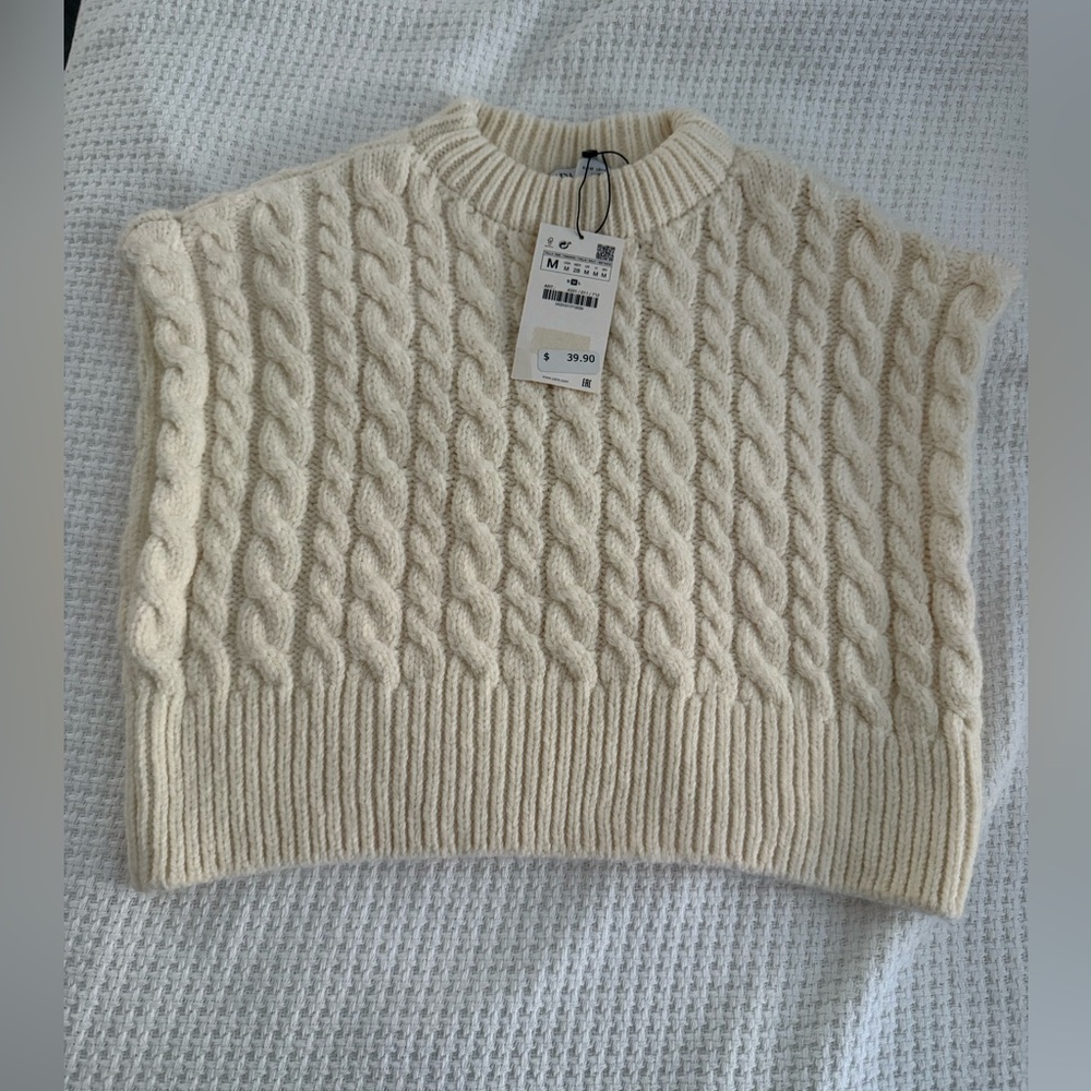 Zara woman’s cable cropped vneck sweater vest